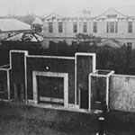 市川が収容された「市ヶ谷刑務所」。鍛冶橋監獄を母体とし東京監獄と改称後、市ヶ谷方面(牛込区富久町)に移転、大正11年市谷(市ヶ谷)刑務所と改称された。昭和12年、東京都豊島区に移転し東京拘置所と改称される ※「パブリックドメインの写真(根拠→)」を使用 出典:『図鑑 日本の監獄史』(雄山閣出版)